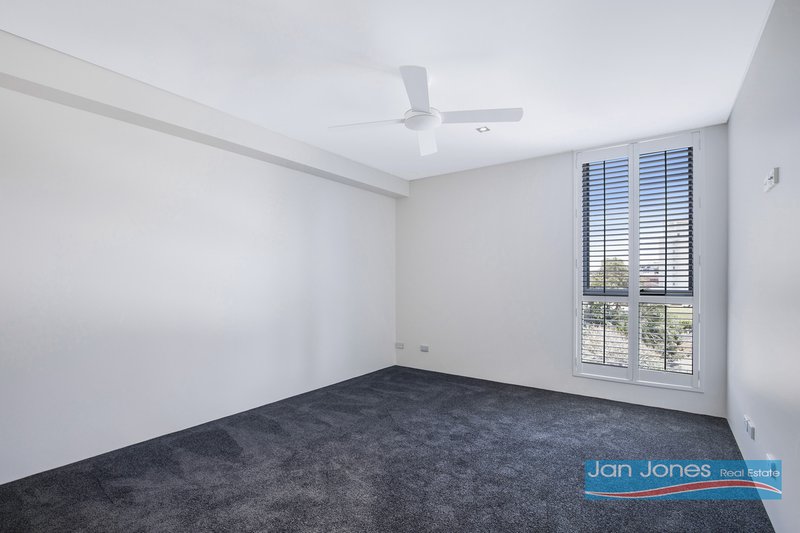 Photo - 14/17 Marine Parade, Redcliffe QLD 4020 - Image 11