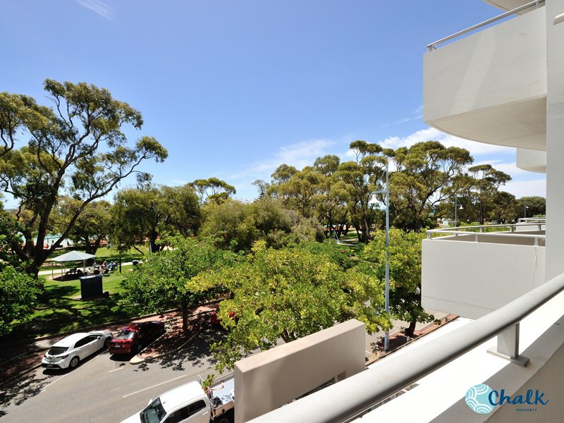 Photo - 14/17 Rockingham Beach Road, Rockingham WA 6168 - Image 13