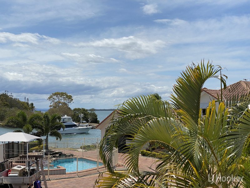 Photo - 14/18 Spinnaker Quay, Sandstone Point QLD 4511 - Image 1