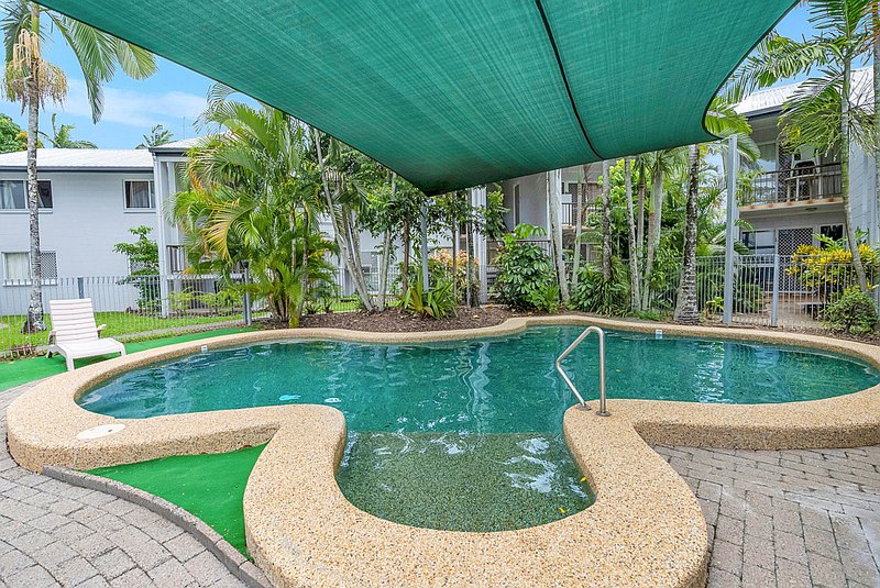 Photo - 14/192-196 Mann Street, Westcourt QLD 4870 - Image 3