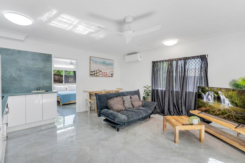 Photo - 14/192-196 Mann Street, Westcourt QLD 4870 - Image 7