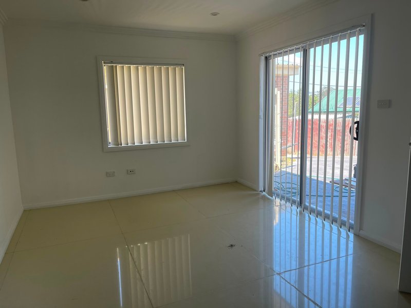Photo - 141a Hill Road, Lurnea NSW 2170 - Image 7