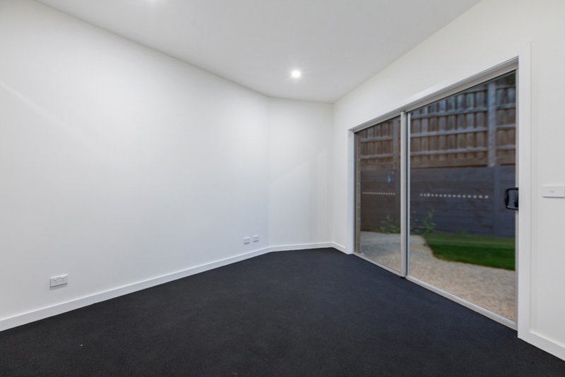 Photo - 14/2 Ambrose Treacy Drive, Bundoora VIC 3083 - Image 6