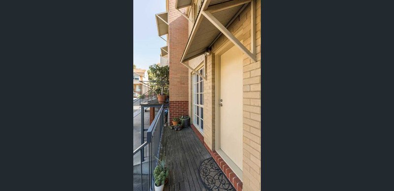 Photo - 14/2 Ballarat Road, Footscray VIC 3011 - Image 9