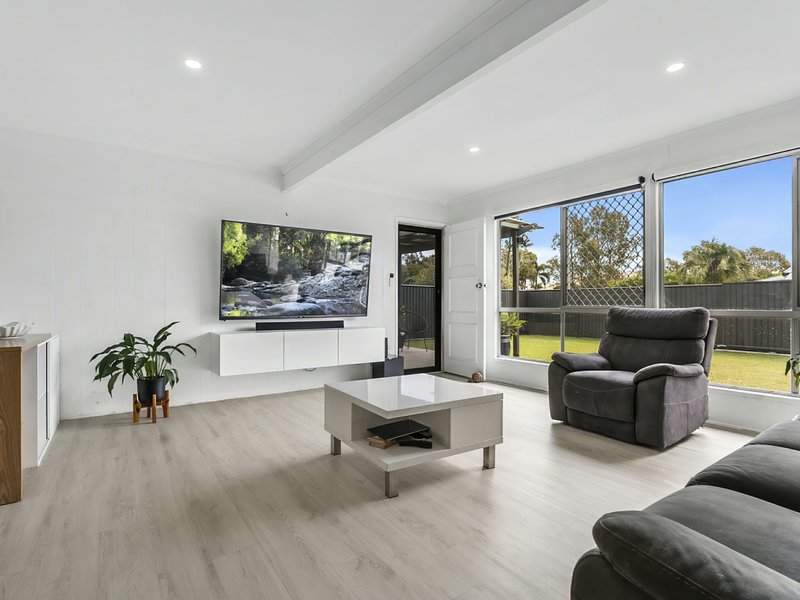 Photo - 142 Boronia Drive, Bellara QLD 4507 - Image 6