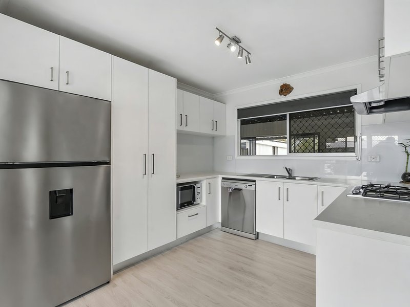 Photo - 142 Boronia Drive, Bellara QLD 4507 - Image 9
