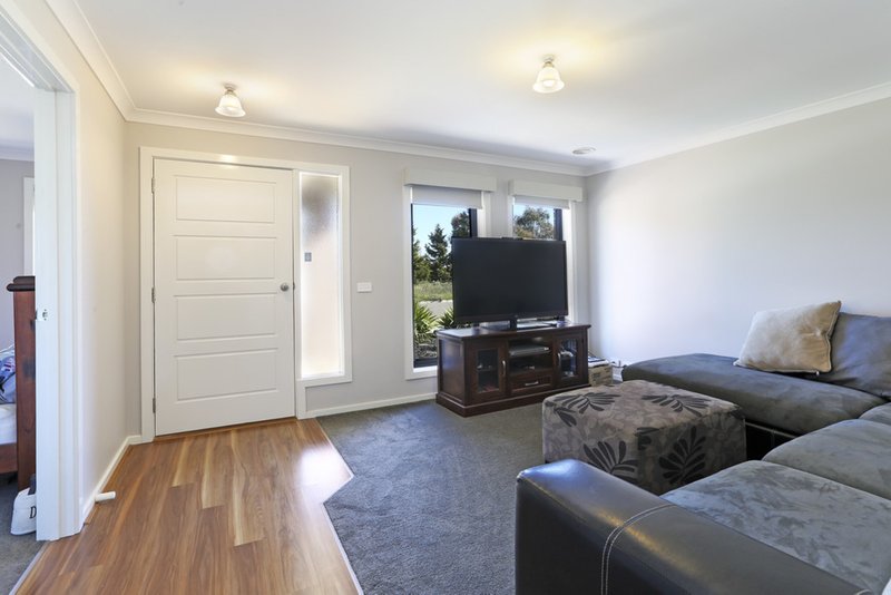 Photo - 142 Canterbury Road West , Lara VIC 3212 - Image 2