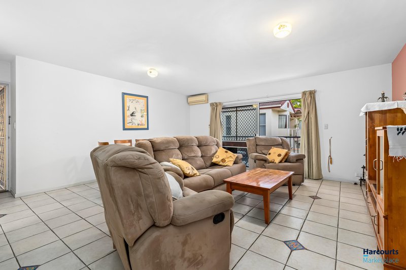 Photo - 1/42 Chatsworth Road, Greenslopes QLD 4120 - Image 4