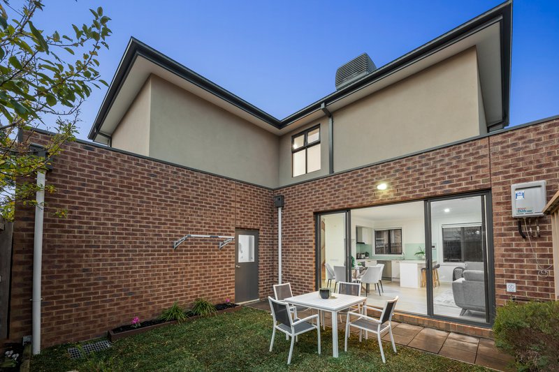 Photo - 1/42 Eley Road, Burwood VIC 3125 - Image 12