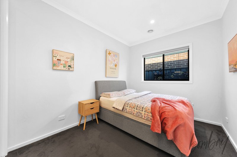 Photo - 142 Fairways Boulevard, Craigieburn VIC 3064 - Image 2