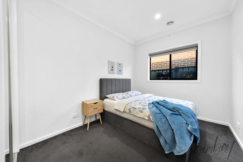Photo - 142 Fairways Boulevard, Craigieburn VIC 3064 - Image 3