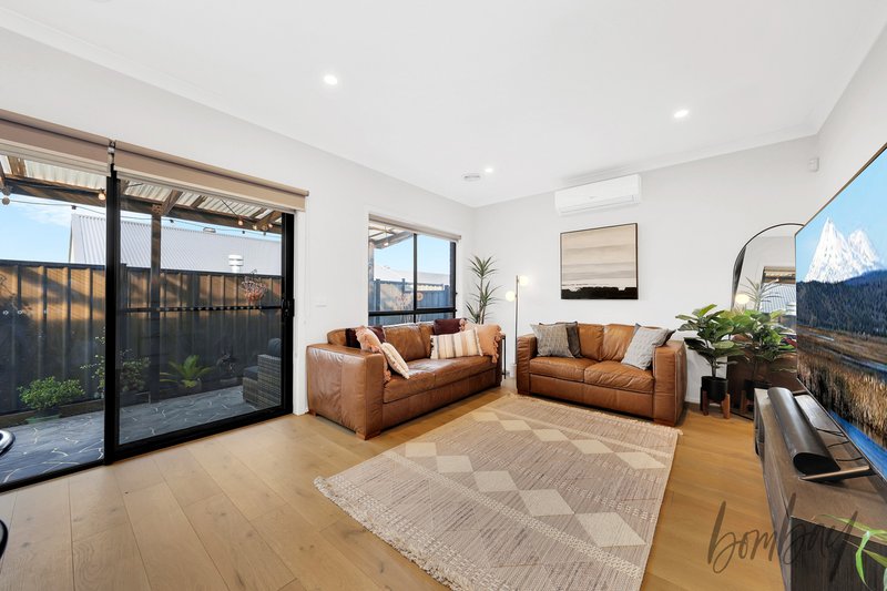 Photo - 142 Fairways Boulevard, Craigieburn VIC 3064 - Image 4