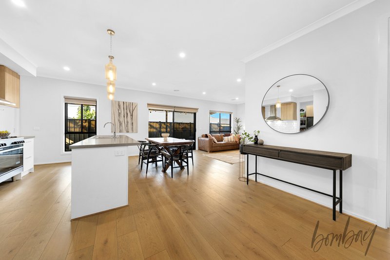 Photo - 142 Fairways Boulevard, Craigieburn VIC 3064 - Image 8