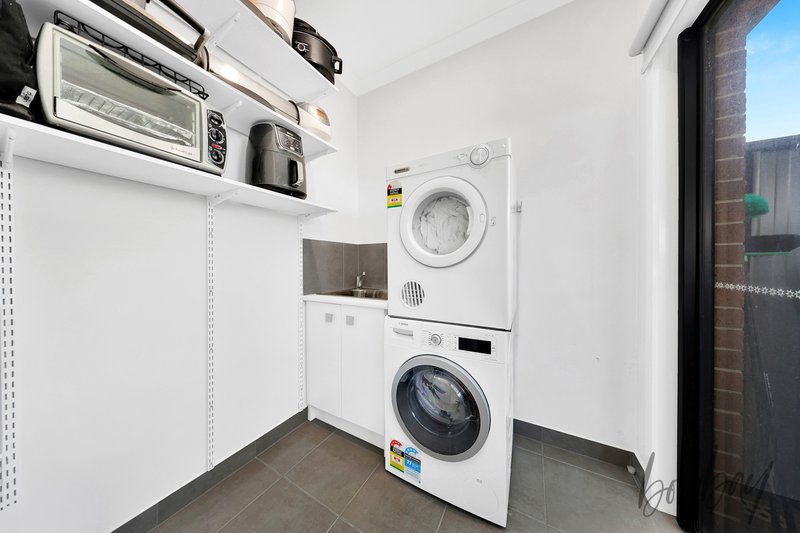 Photo - 142 Fairways Boulevard, Craigieburn VIC 3064 - Image 10