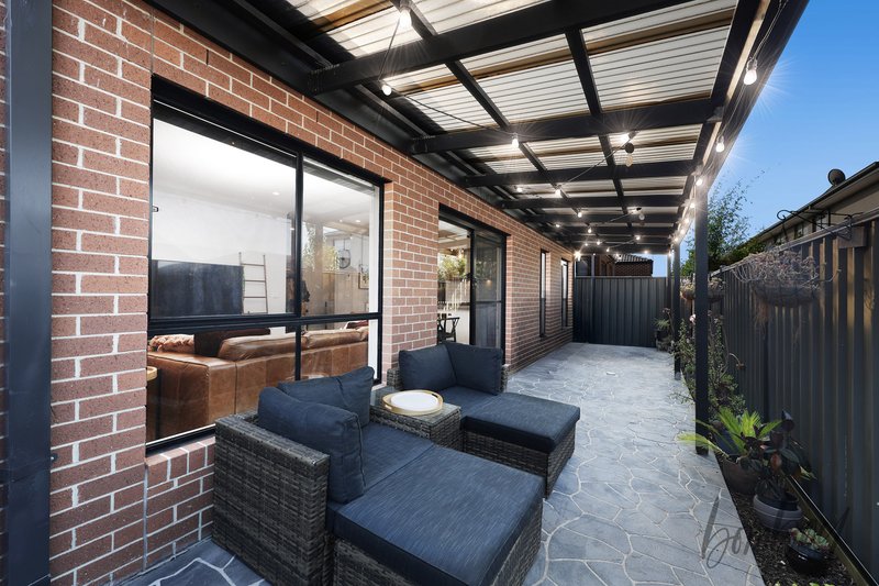 Photo - 142 Fairways Boulevard, Craigieburn VIC 3064 - Image 11