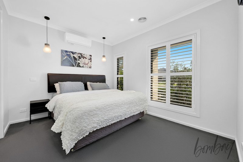 Photo - 142 Fairways Boulevard, Craigieburn VIC 3064 - Image 18