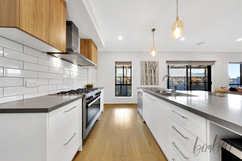 Photo - 142 Fairways Boulevard, Craigieburn VIC 3064 - Image 19