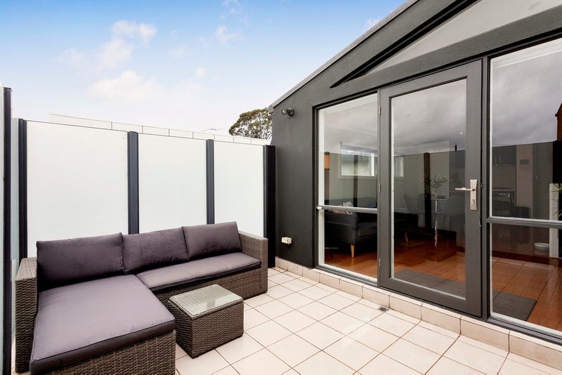 Photo - 14/2 Gibson Street, Caulfield East VIC 3145 - Image 3