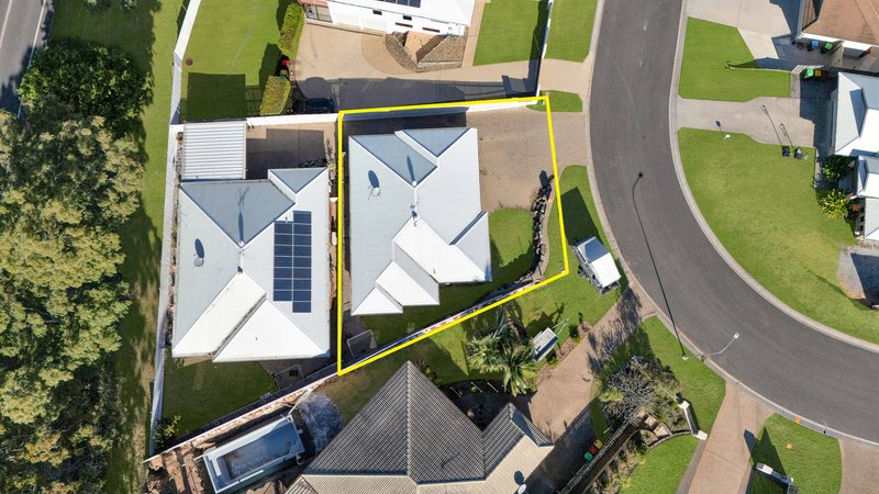 Photo - 1/42 Golf View Drive, Boyne Island QLD 4680 - Image 2