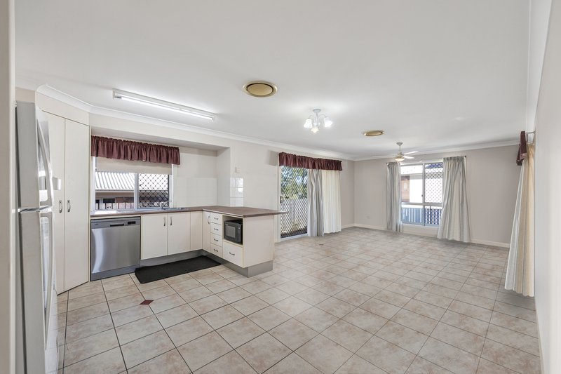 Photo - 1/42 Golf View Drive, Boyne Island QLD 4680 - Image 3