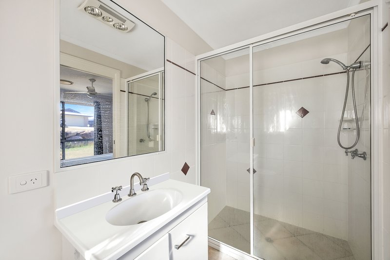 Photo - 1/42 Golf View Drive, Boyne Island QLD 4680 - Image 8