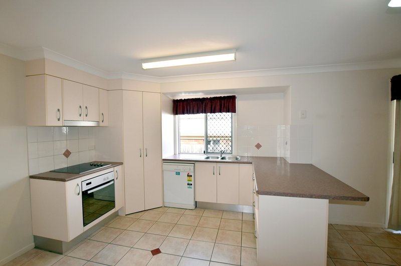 Photo - 1/42 Golf View Drive, Boyne Island QLD 4680 - Image 4