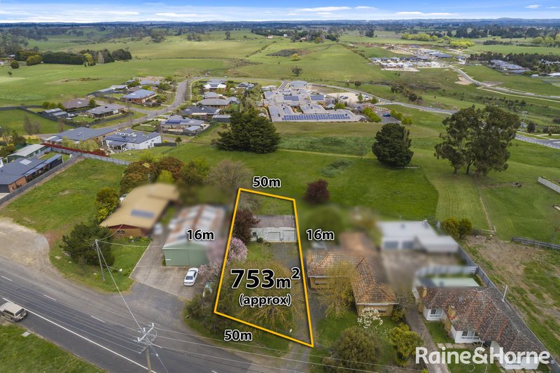 Photo - 142 High Street, Kyneton VIC 3444 - Image 3