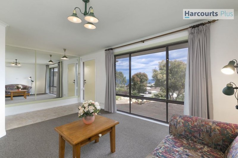 Photo - 142 Perry Barr Road, Hallett Cove SA 5158 - Image 6