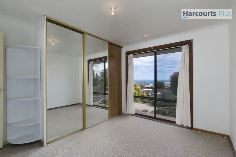 Photo - 142 Perry Barr Road, Hallett Cove SA 5158 - Image 9