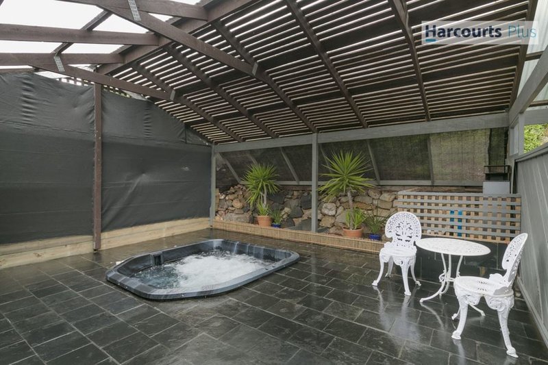 Photo - 142 Perry Barr Road, Hallett Cove SA 5158 - Image 13