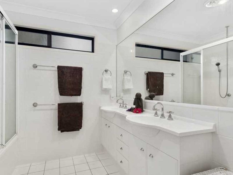 Photo - 14/2 Ridgeline Way, Highland Park QLD 4211 - Image 9