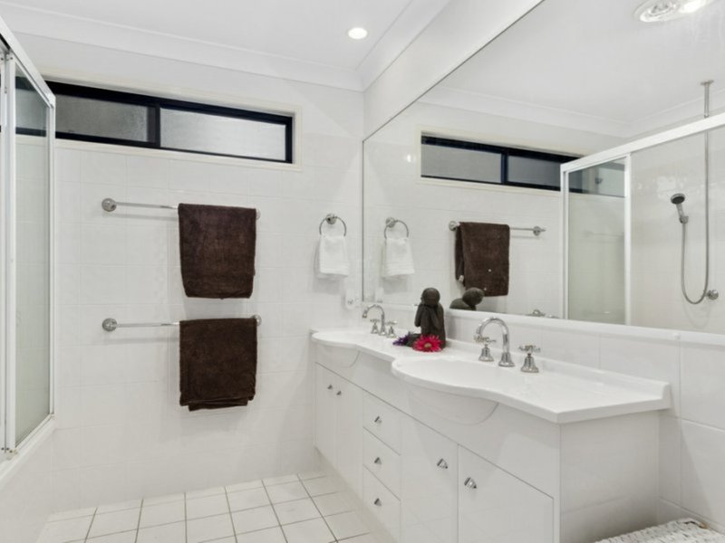 Photo - 14/2 Ridgeline Way, Highland Park QLD 4211 - Image 10