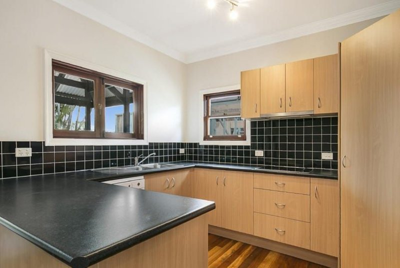 Photo - 142 Shrapnel Road, Cannon Hill QLD 4170 - Image 3