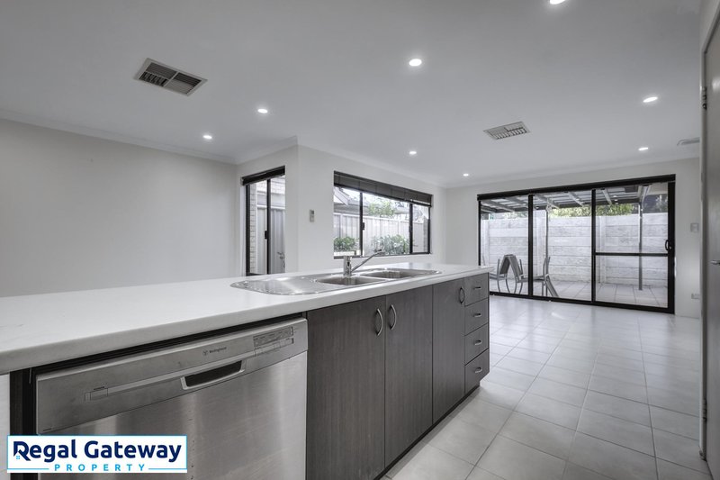 Photo - 14/2 Twilight Mews, Aubin Grove WA 6164 - Image 11