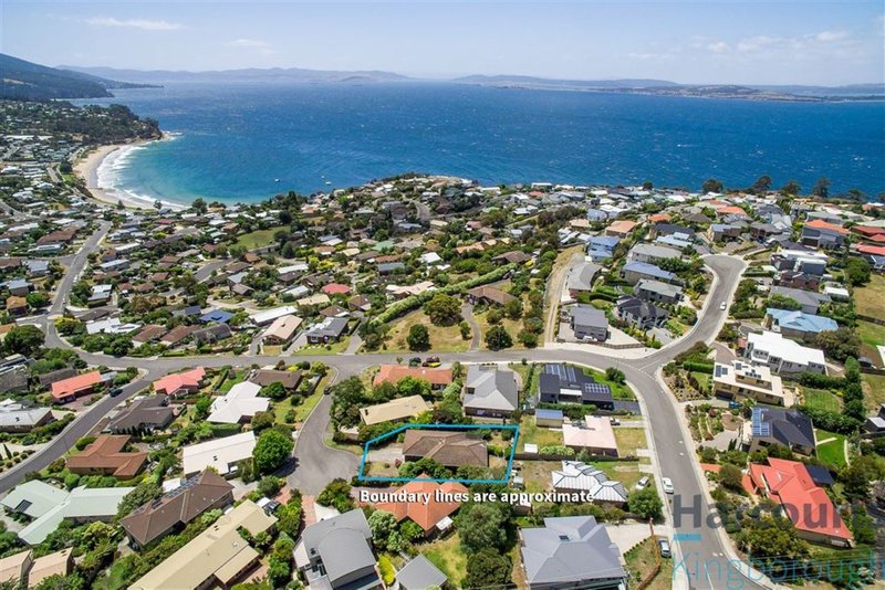 Photo - 142 Wells Parade, Blackmans Bay TAS 7052 - Image 2