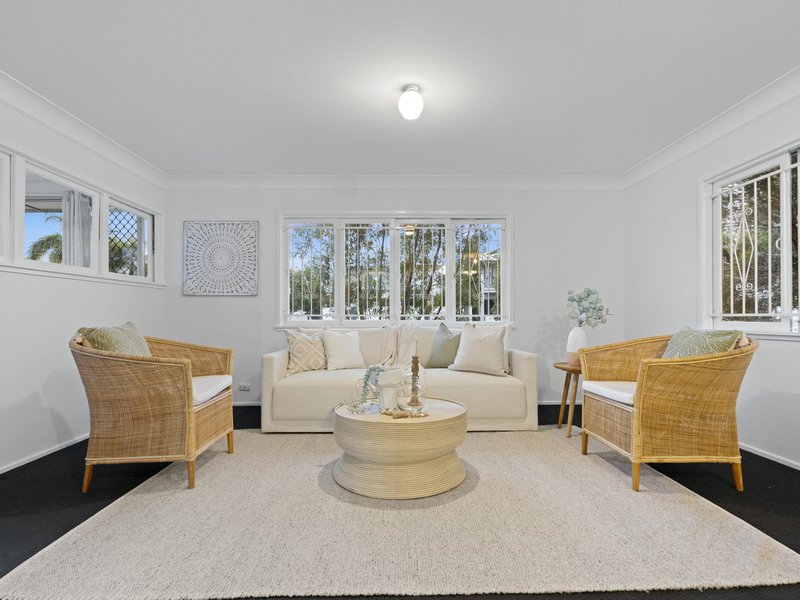 Photo - 142 White Street, Wavell Heights QLD 4012 - Image 5