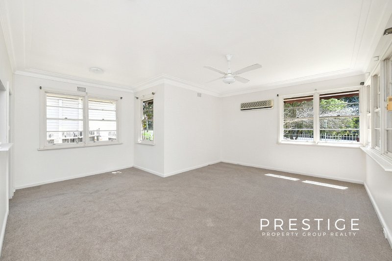 Photo - 142 Willarong Road, Caringbah NSW 2229 - Image 3