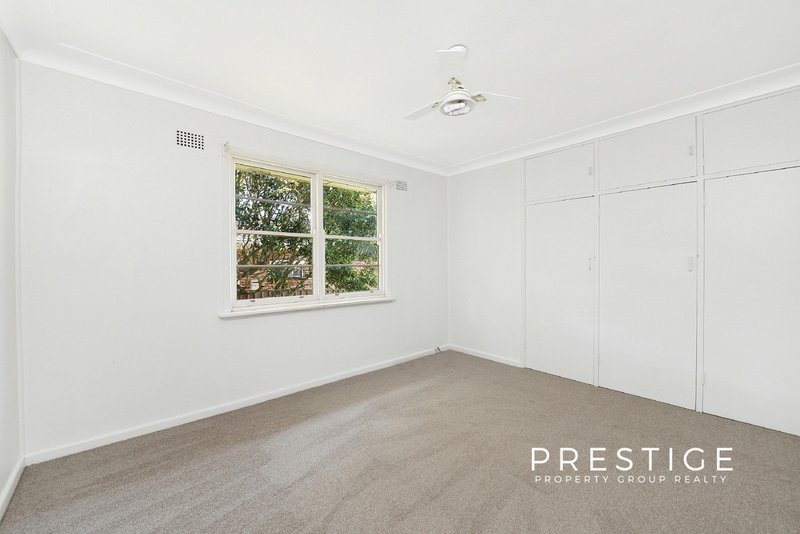 Photo - 142 Willarong Road, Caringbah NSW 2229 - Image 4