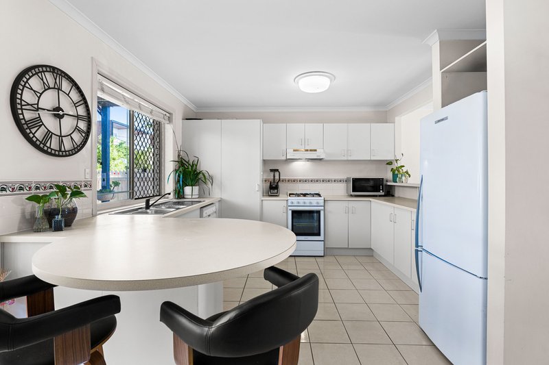 Photo - 14/21 Glenora Street, Wynnum QLD 4178 - Image 2