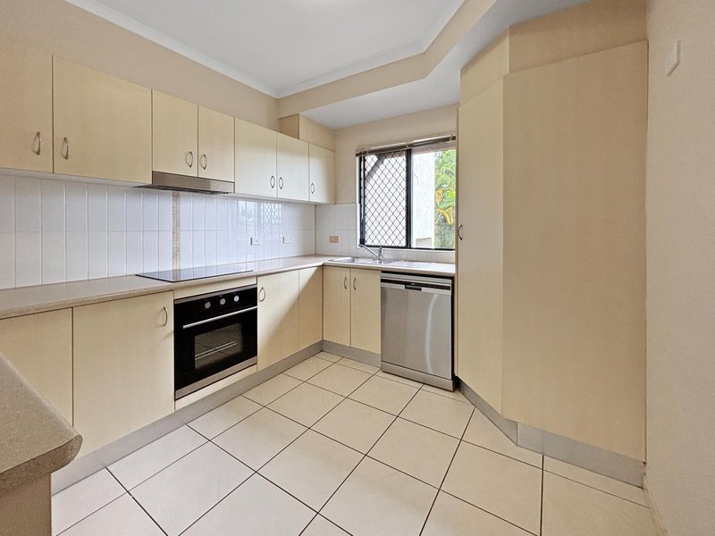 Photo - 1/423 - 427 Draper Street, Parramatta Park QLD 4870 - Image 2