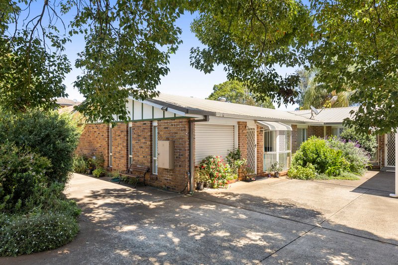 Photo - 1/423 Hume Street, Kearneys Spring QLD 4350 - Image 2