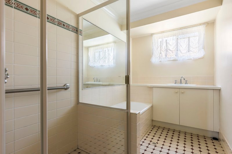 Photo - 1/423 Hume Street, Kearneys Spring QLD 4350 - Image 12