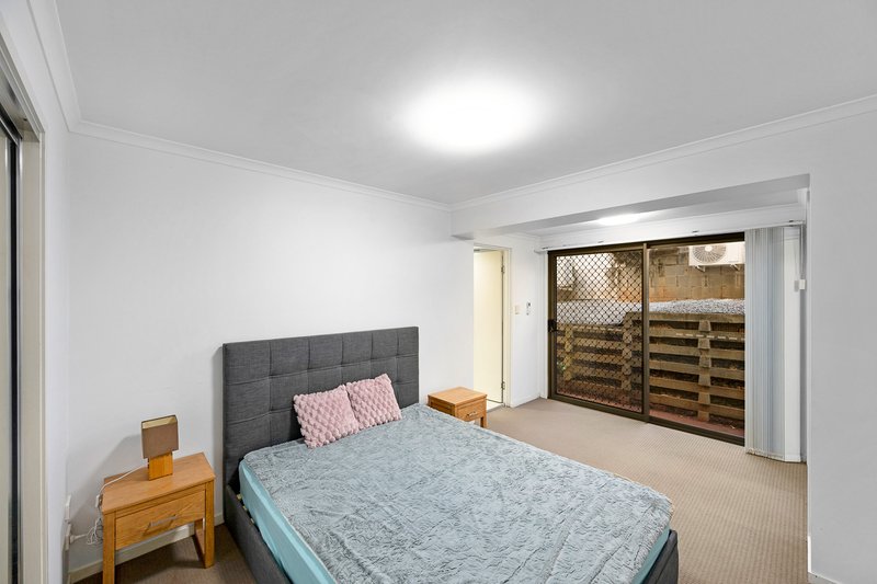 Photo - 14/24 Kent Street, West Gladstone QLD 4680 - Image 4