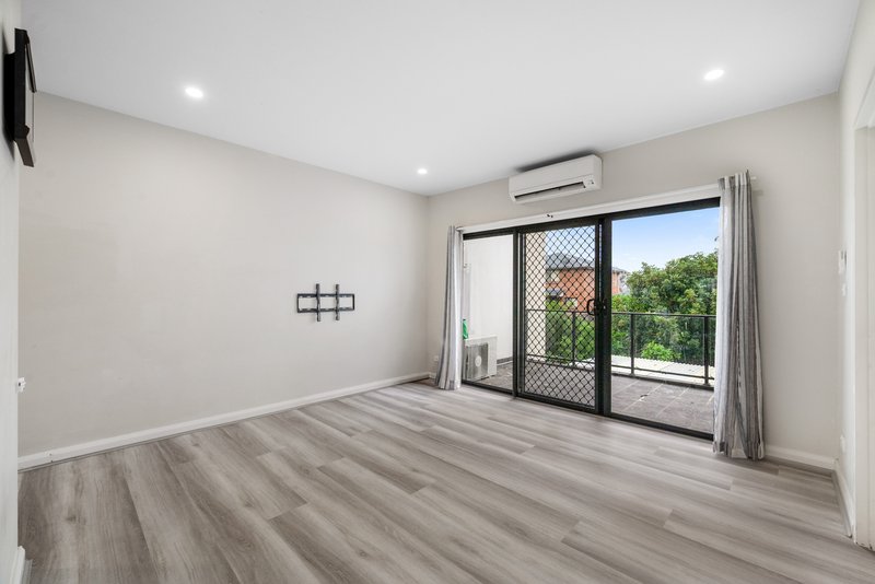 Photo - 14/26 Third Avenue, Macquarie Fields NSW 2564 - Image 6