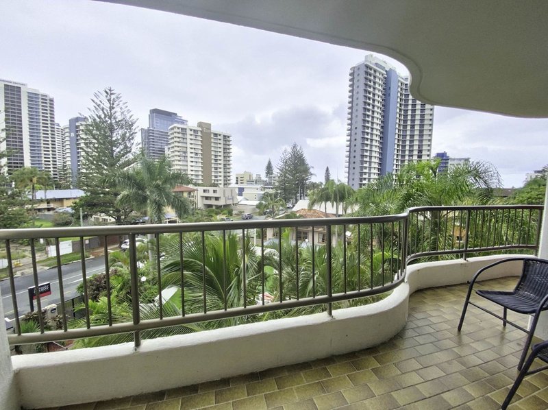 Photo - 14/2943 Surfers Paradise Boulevard, Surfers Paradise QLD 4217 - Image 5