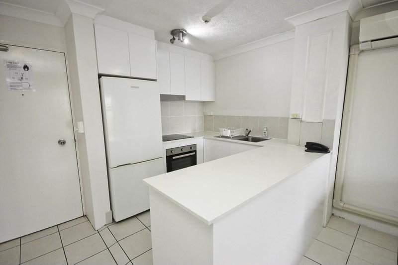 Photo - 14/2943 Surfers Paradise Boulevard, Surfers Paradise QLD 4217 - Image 2