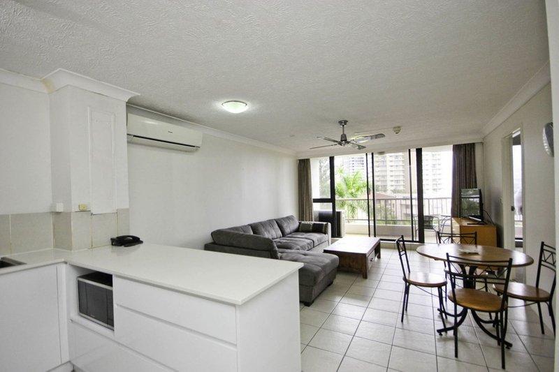 Photo - 14/2943 Surfers Paradise Boulevard, Surfers Paradise QLD 4217 - Image 7