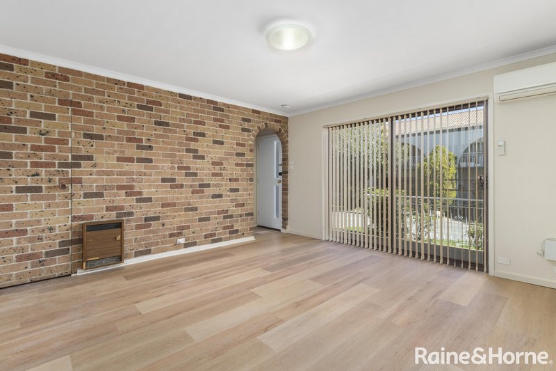 Photo - 1/43-45 Booth Street, Queanbeyan East NSW 2620 - Image 2