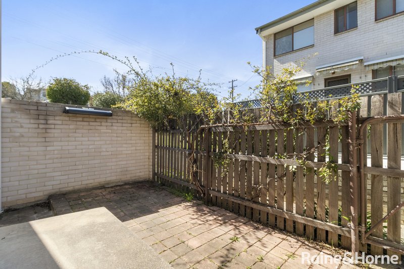 Photo - 1/43-45 Booth Street, Queanbeyan East NSW 2620 - Image 9