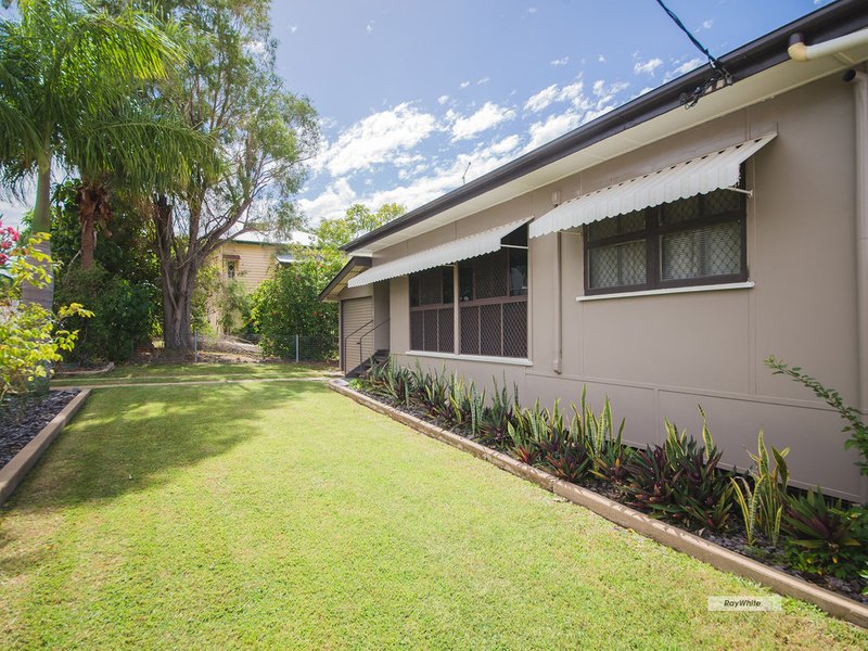 Photo - 143 Denham Terrace, Allenstown QLD 4700 - Image 3